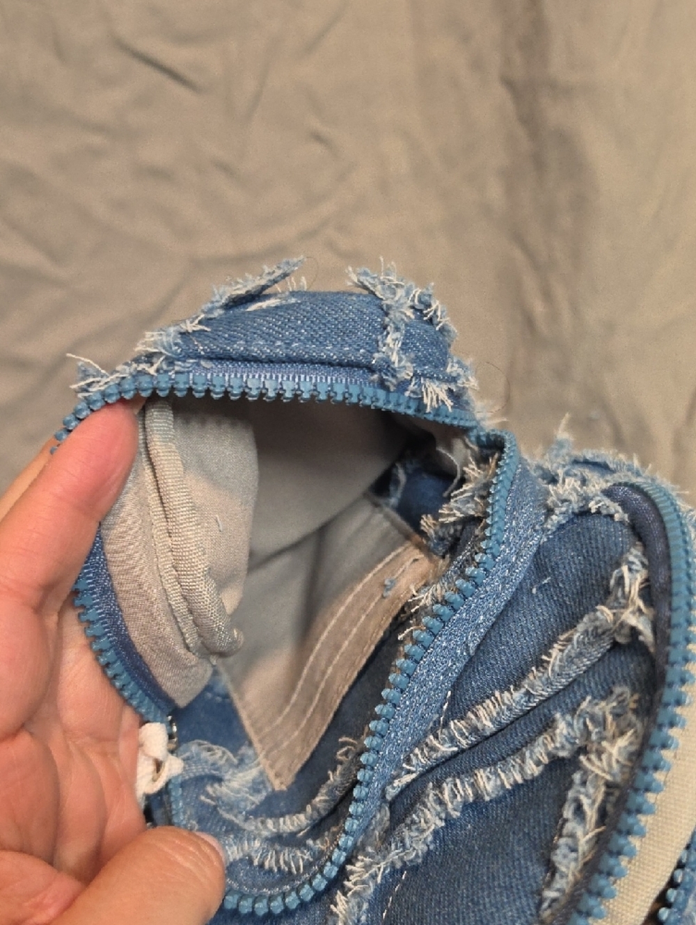 Wildfox Sling Bag - Picture 4 of 5